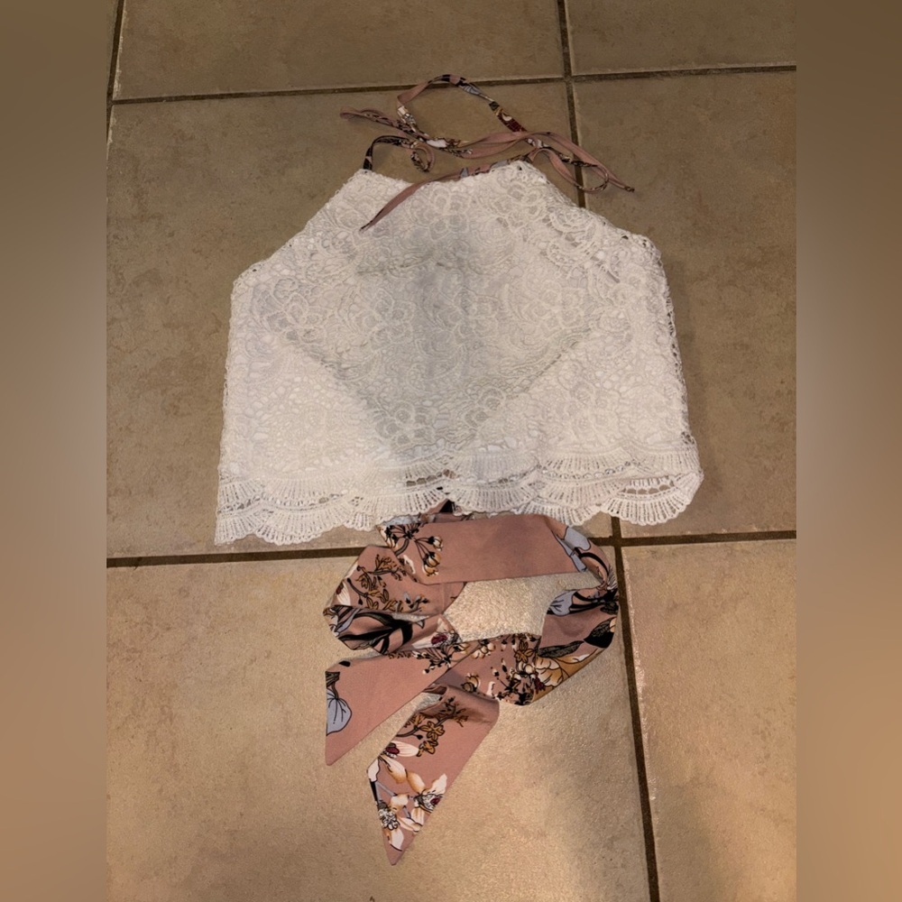 Chic White Lace Wrap Tie Crop Top with Floral Pink Tie